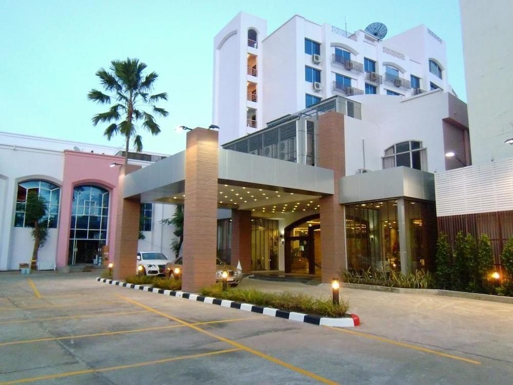 Mayflower Grande Hotel بيتسانولوك المظهر الخارجي الصورة